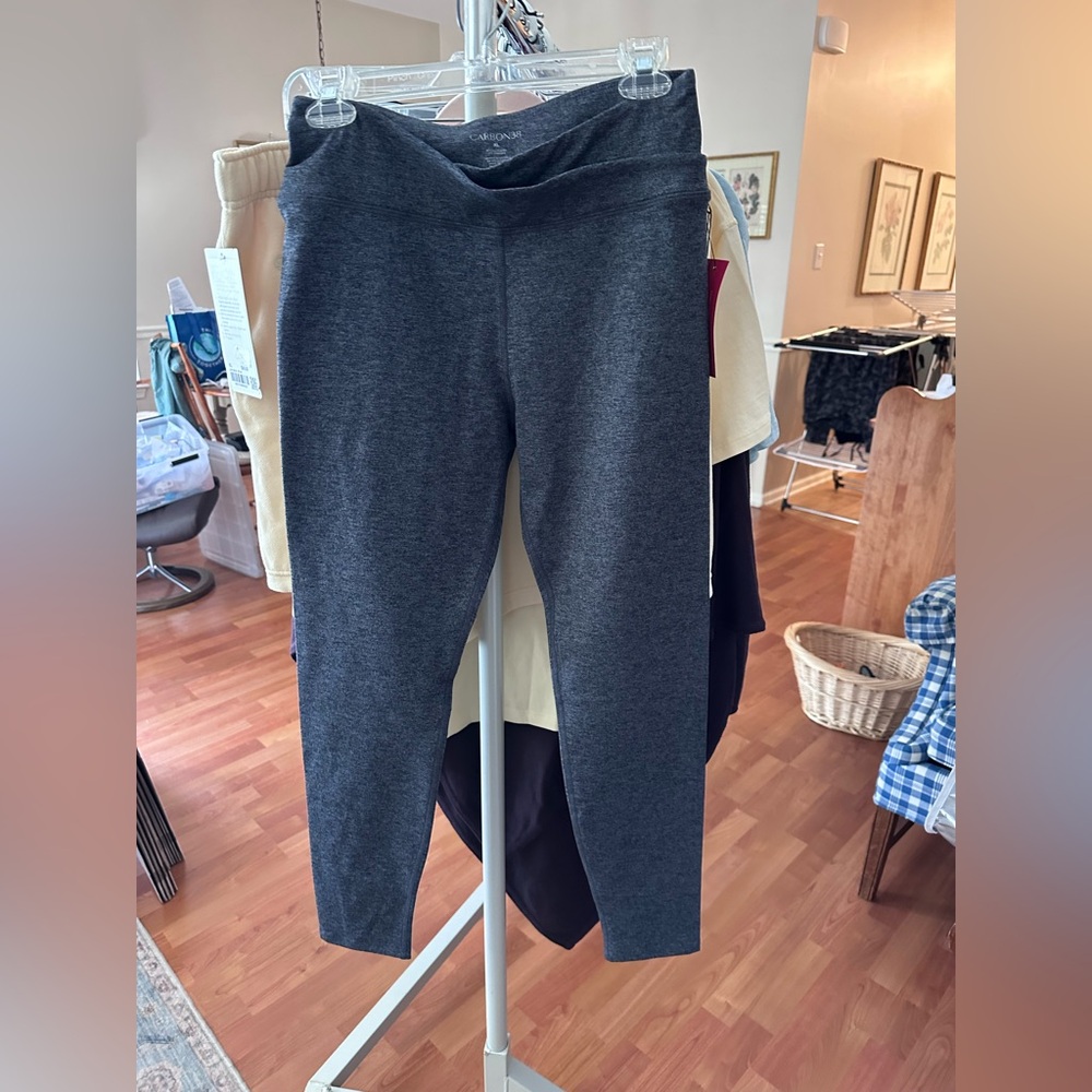 Carbon38 Gray Leggings - Picture 3 of 5